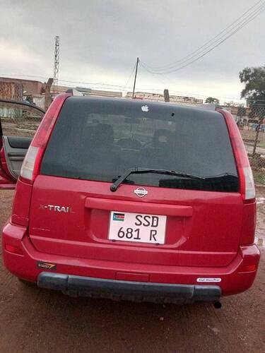 REAR VIEW OF NISSAN EXTRAIL